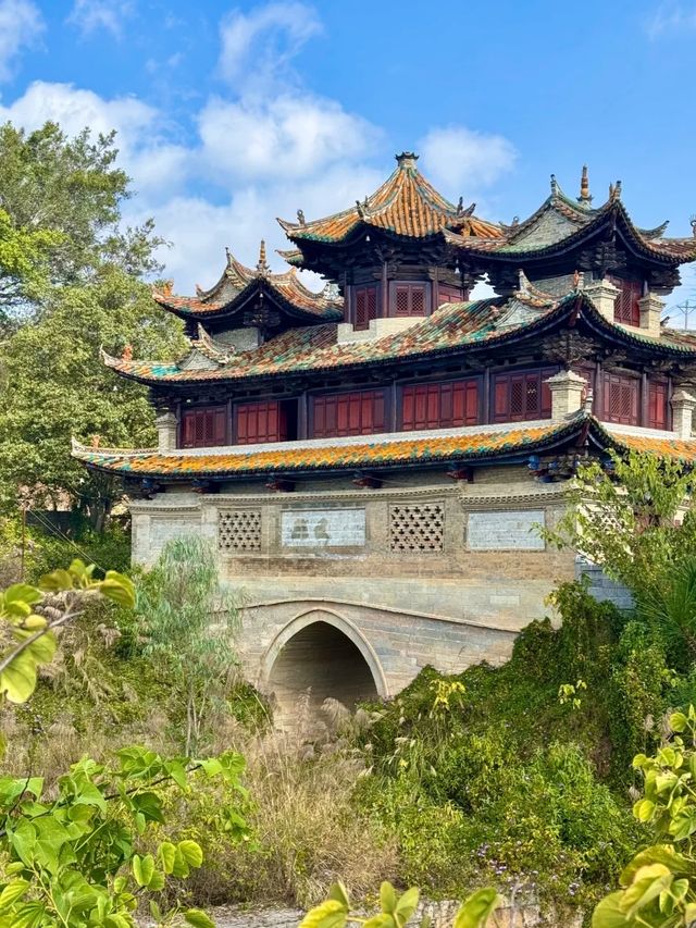 更愛這座充滿煙火氣的滇南小城