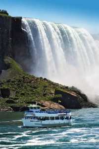 Explore Niagara Falls with the Maid of the Mist