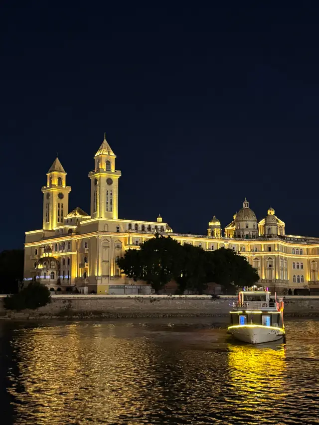 Minjiang Heart has beautiful night views.