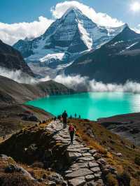 踏上轉山的旅程，向着岡仁波齊這座神聖的山峰