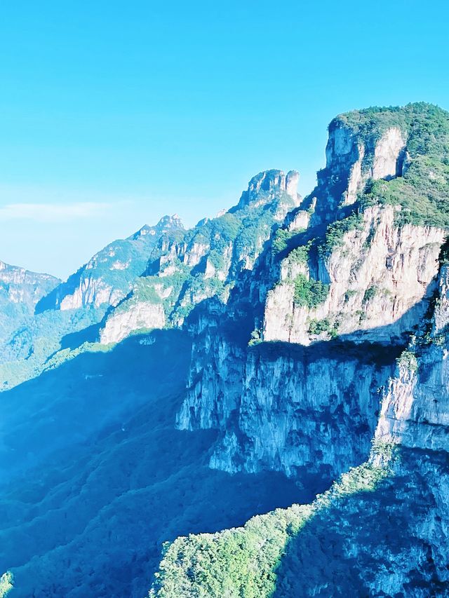 穿越絕壁的驚險之旅