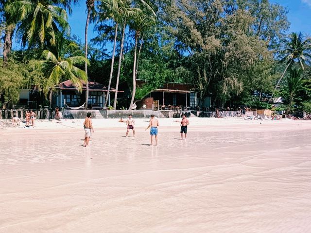 Sun, Sand & Savings: The Ultimate Summer Budget Guide to Sairee Beach