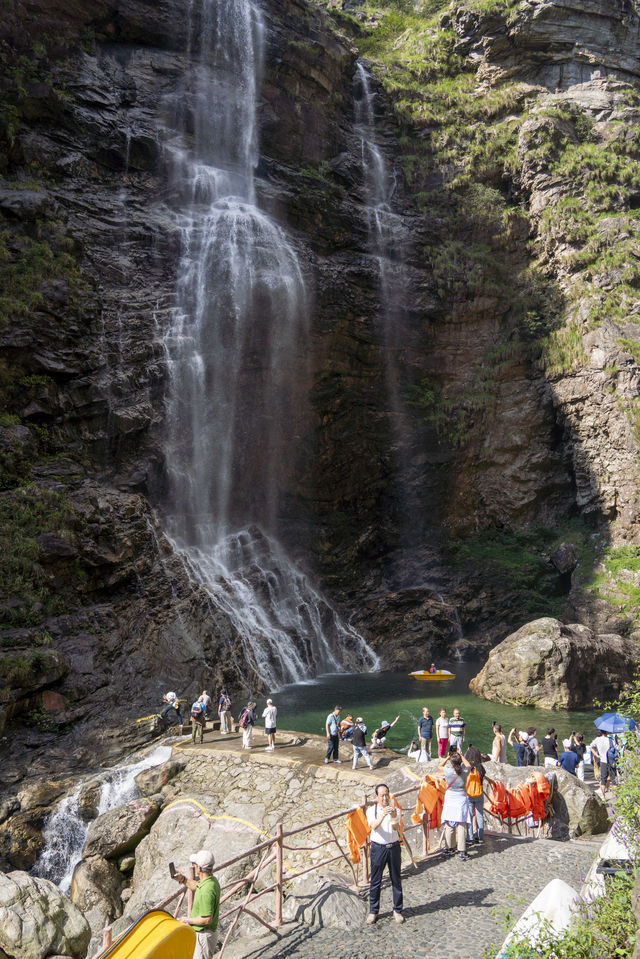 聽著瀑布聲拍照！廬山呢處「白噪音背景板」治癒一切