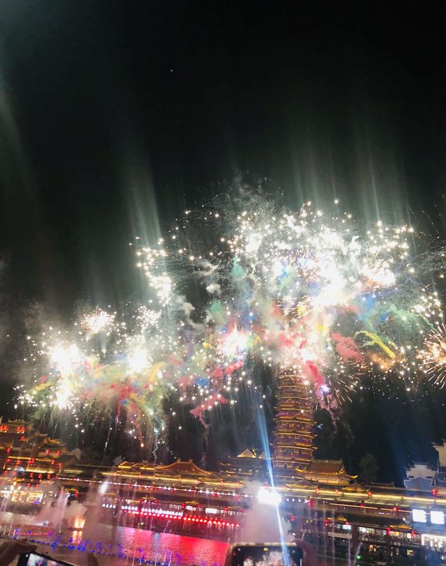 太湖古鎮煙花秀+打鐵花攻略，讓你美得過分！