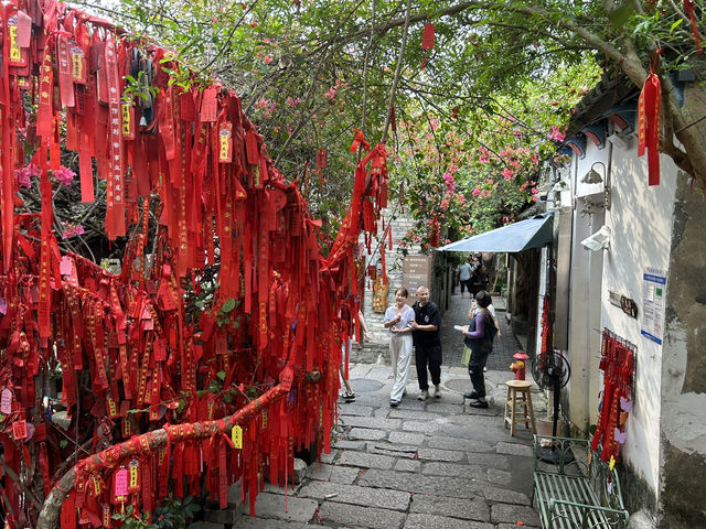 🌇 深圳慢旅時光：從華僑城藝術街區到甘坑古鎮的文化漫步