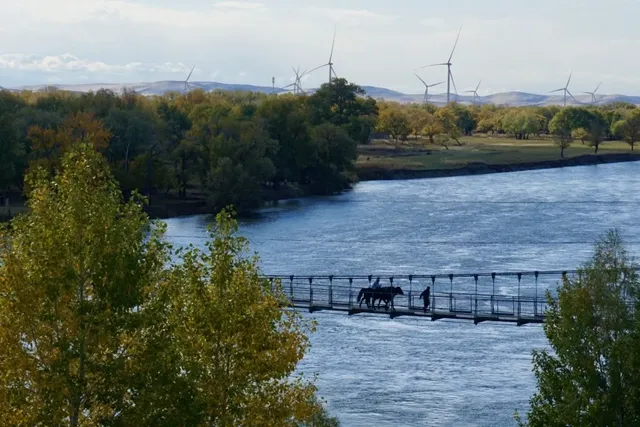 阿勒泰美翻的五彩灘