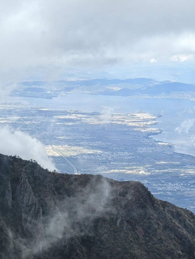 大理蒼山·11.21初雪驚喜攻略·冰雪浪漫速遞  臨時起意·搶佔雪景C位 11.21的蒼山，