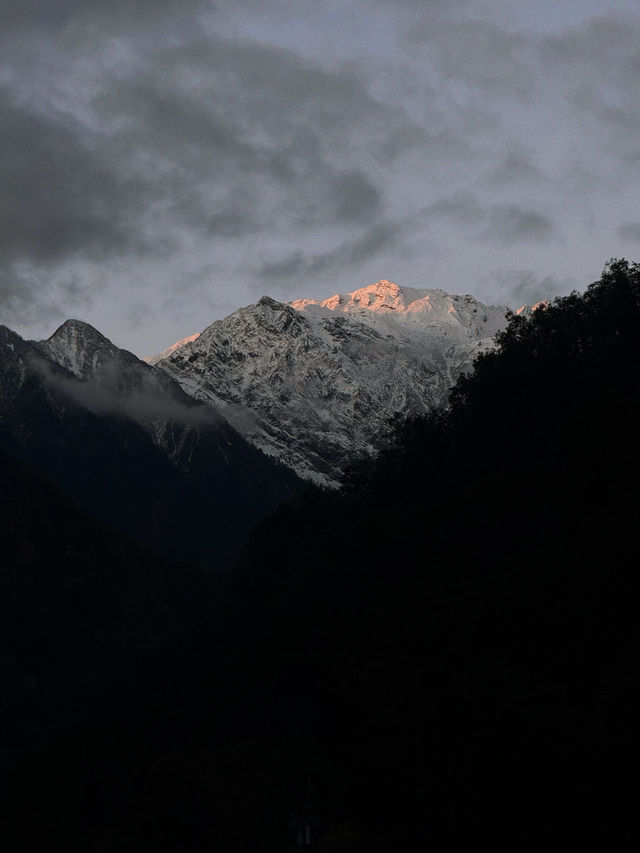 冬季治癒之旅，藏在私湯酒店裡的雪山禪意