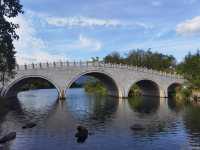 捉住夏天嘅尾巴,嚟神仙居睇一場雲霧秀!神仙湖嘅碧波倒映住青山,好似隨時會走出個神仙嚟 一