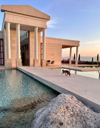 アマンゾイ｜エーゲ海沿いのモダンなアクロポリスに泊まる