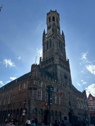 บรูจจ์ที่อบอุ่นและโรแมนติก