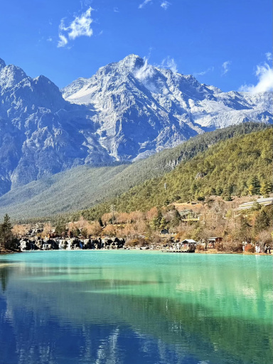 麗江・白沙古鎮から望む玉龍雪山。 | Trip.com 玉竜ナシ族自治県