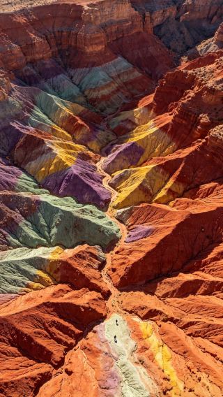 The canyon hides a billion-year-old code, and it takes us to split the earth and see time