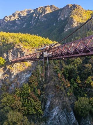 世界蹦極發源地，新西蘭卡瓦勞大橋