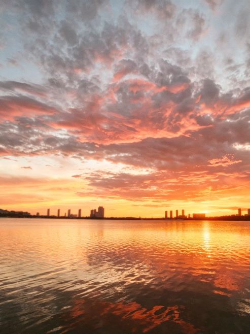 宜興団氿世紀大橋｜夏の夕焼けの宝物の撮影スポット、親友とのドライブ