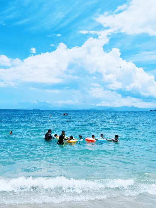 Skip Dameisha this summer and visit the less crowded Guanhu beach