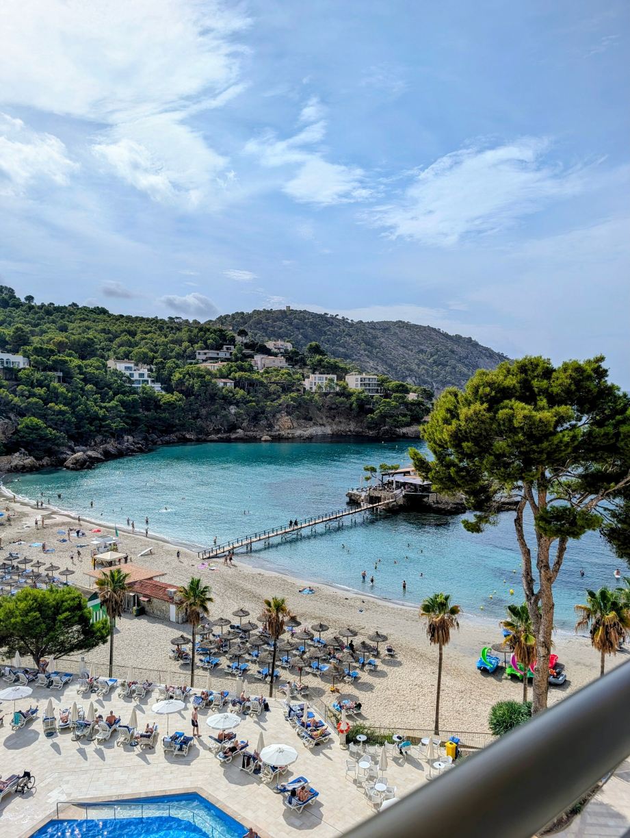 Perfect Beachfront Stay with Great Amenities