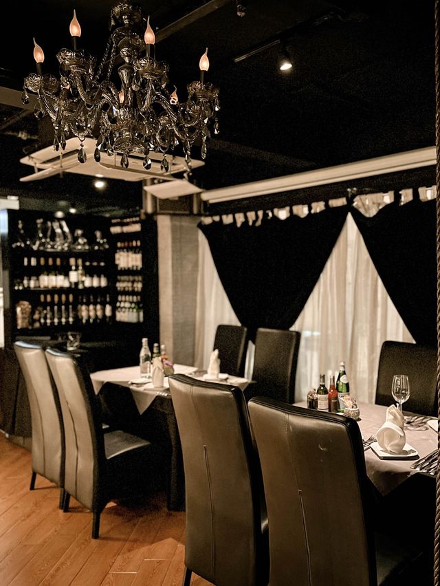 𓆰 Fine Dining with City Landscape