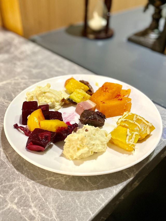 半自助晚餐$218起 任食多款沙律頭盤/海鮮/甜品