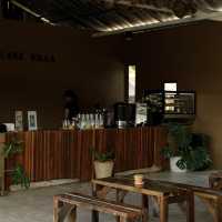 Behind The Mountain Camping & Café-LAKE VILLA