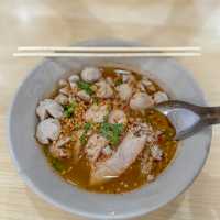 ร้านก๋วยเตี๋ยวดู๋ดี๋ รสจัดจ้าน เปิดมากว่า 30 ปี 