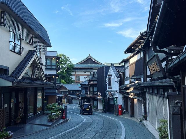 東京必去景點｜成田山新勝寺，離成田機場超近一站就到