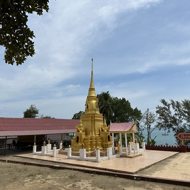 พระอุโบสถสีแดงแห่งเดียวบนเกาะสมุย 7