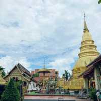 พระอารามหลวง วัดพระธาตุหริภุญชัย