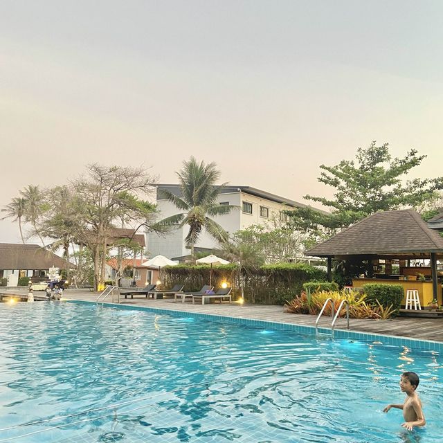 Nana Beach Hotel & Resort 