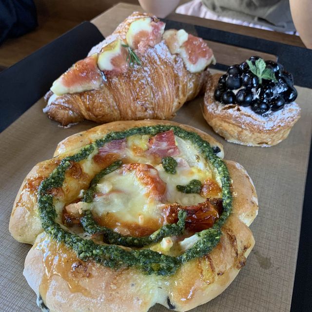 A mouthwatering afternoon break🥤🍰
