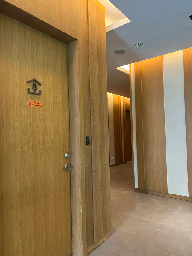 《台中日月千禧酒店》一覽無遺的游泳池！服務態度沒話說