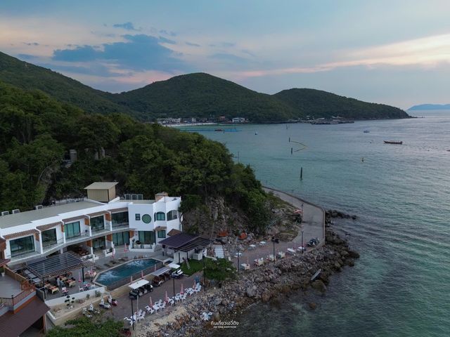 ที่พักสุดมินิมอล ติดทะเลบนเกาะล้าน🏝️