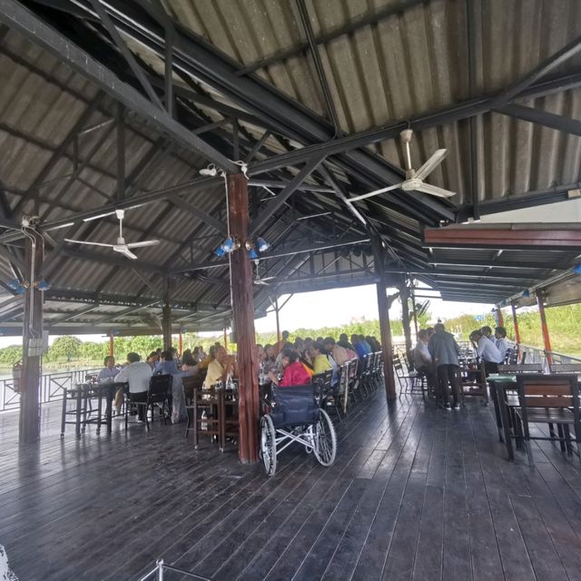 บึงมารวย​ ร้านอาหารกลางบึง​ เส้นบางนา​กทม