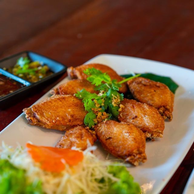 Giant Green  ร้านอาหารสไตล์ลอฟท์ในสวนยาง