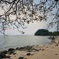 ส่องนกเงือก ดูพระอาทิตย์ขึ้น กินอิ่ม นอนสบาย
ที่ Cape Kudu Hotel 