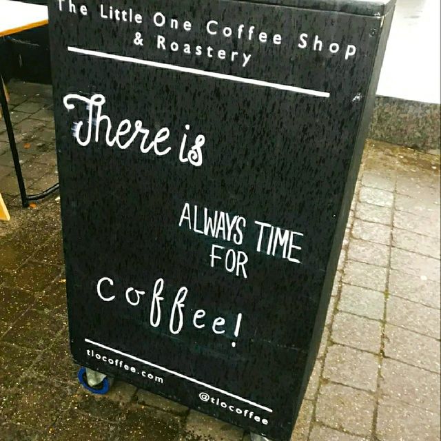 AN INDEPENDENT CAFÉ IN LONDON!