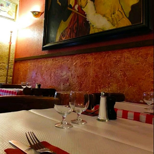 QUAINT & CHARMING RED CAFE IN PARIS!