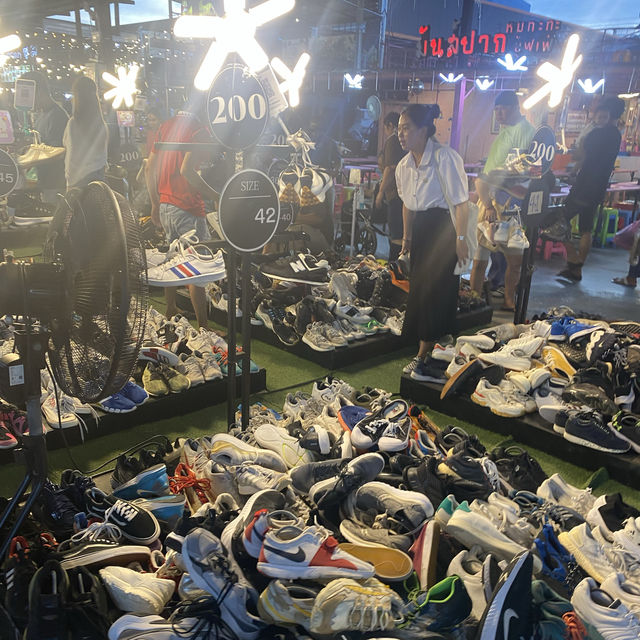 ตลาดนกฮูก นนทบุรี