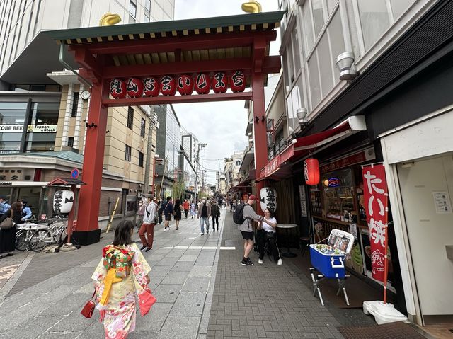 東京・浅草。奥山おまいりまち商店街入口『江戸たい焼き浅草本店』のたい焼き