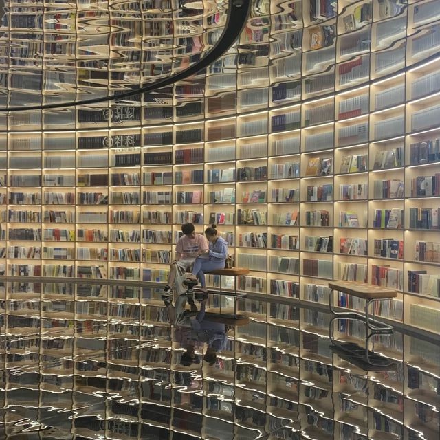 Stunning Yushin Bookstore in Shenzhen 📙