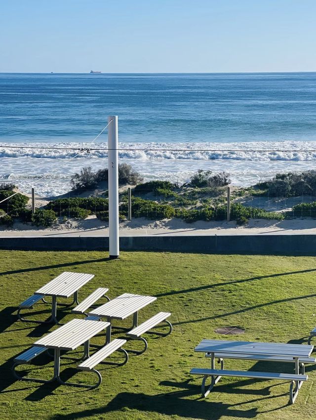🏨🤩🎡斯卡伯勒海灘🏖️藍色海水與滑浪樂園🌊🏄‍♂️☀️