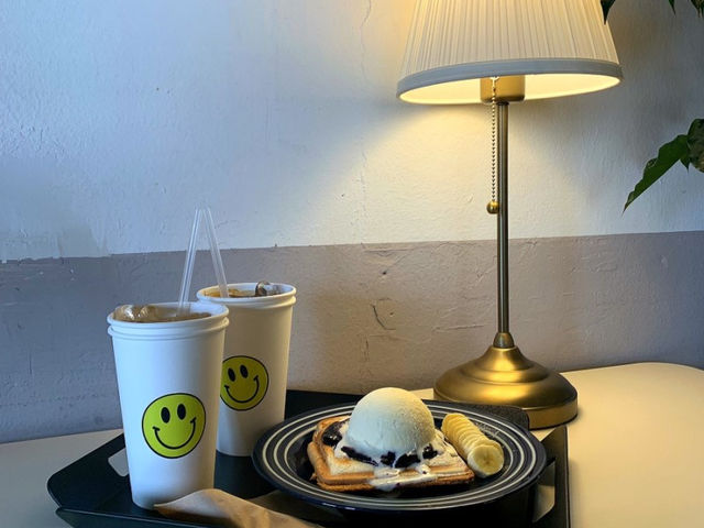 행궁동 침대있는 카페? “홍라드”🛏️☕️