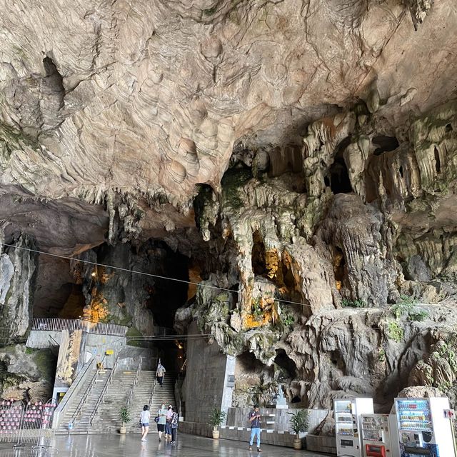 Kek Lok Tong Cave Temple - A Tranquil Oasis
