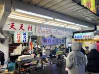 西門町熱門小吃，天天利美食坊，招牌蚵仔煎、蘿蔔糕