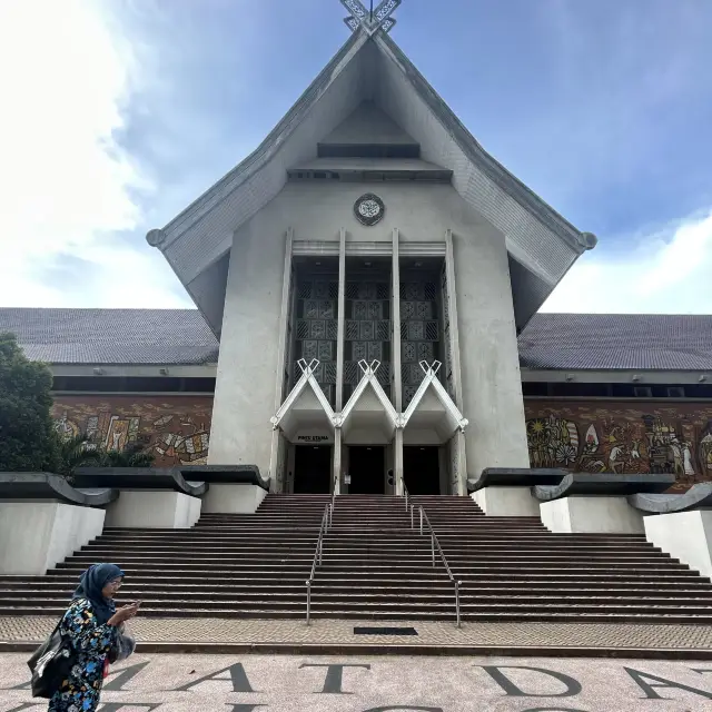 原來國家博物館與湖濱公園的出入口只有3分鐘步距