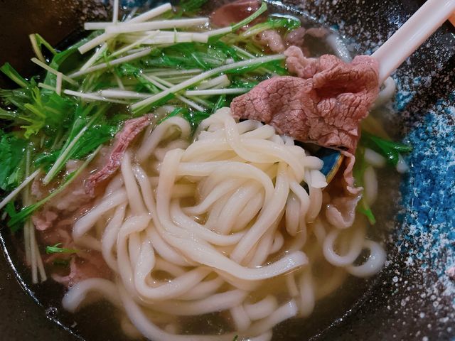 餐廳既裝修及佈置都充滿日本居酒屋特色,環境舒適氣氛一流~食物方面,除左串燒、日式小食及烏冬外,亦提供大量新鮮刺身及時令海鮮,食物種類夠多元化~ 餐廳既裝修及佈置都充滿日本居酒屋特色,環境舒適氣氛一流~食物方面,除左串燒、日式小食及烏冬外,亦提供大量新鮮刺身及時令海鮮,食物種類夠多元化~