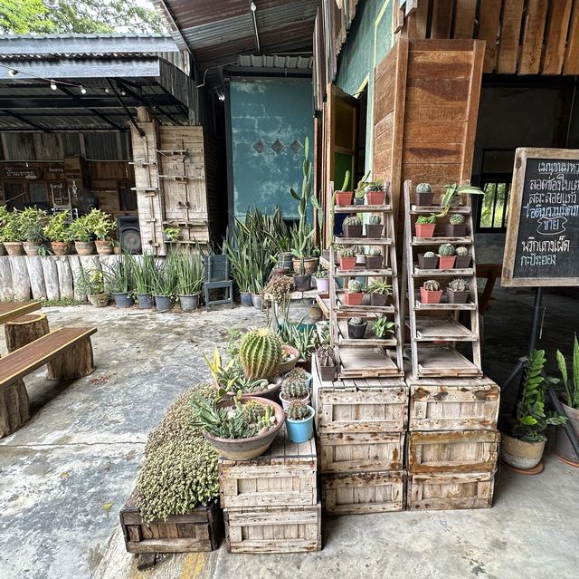 Suansuai Rimfai restaurant, at Chonburi 🍲🇹🇭