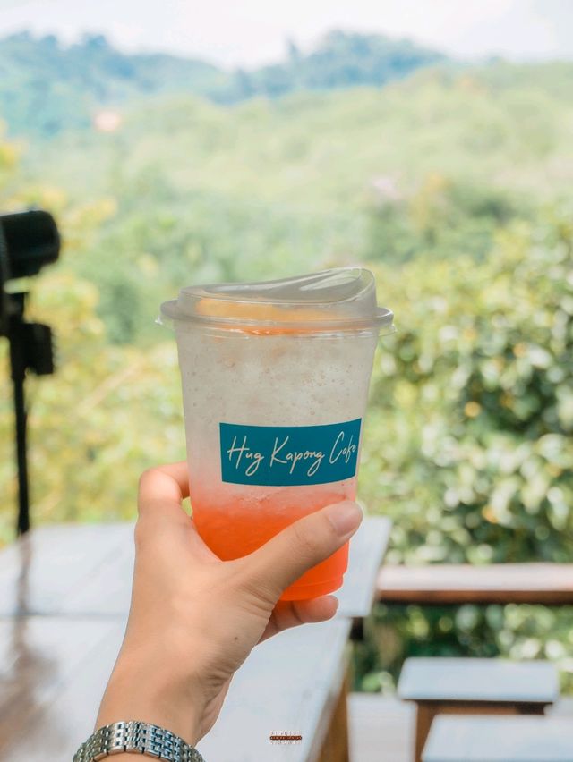 คาเฟ่ในสวนผลไม้ริมถนนกะปง