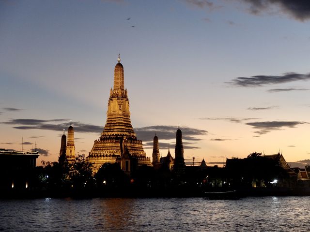 【バンコク】ワットアルンの夕暮れ