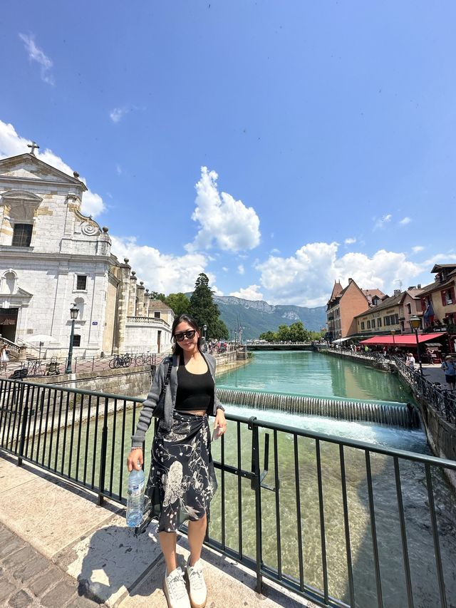 A romantic bridge in Annecy 🇫🇷🫶😍🌁